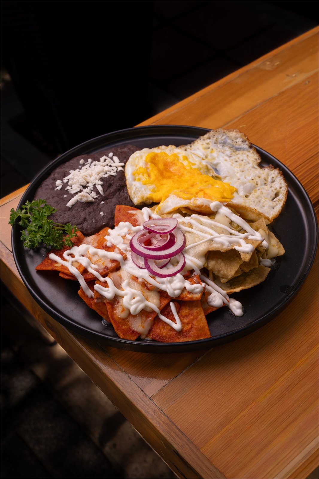 Chilaquiles Rojos con Huevo