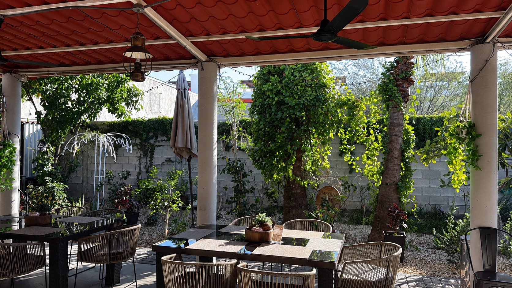 Vista del patio exterior de MEYRA